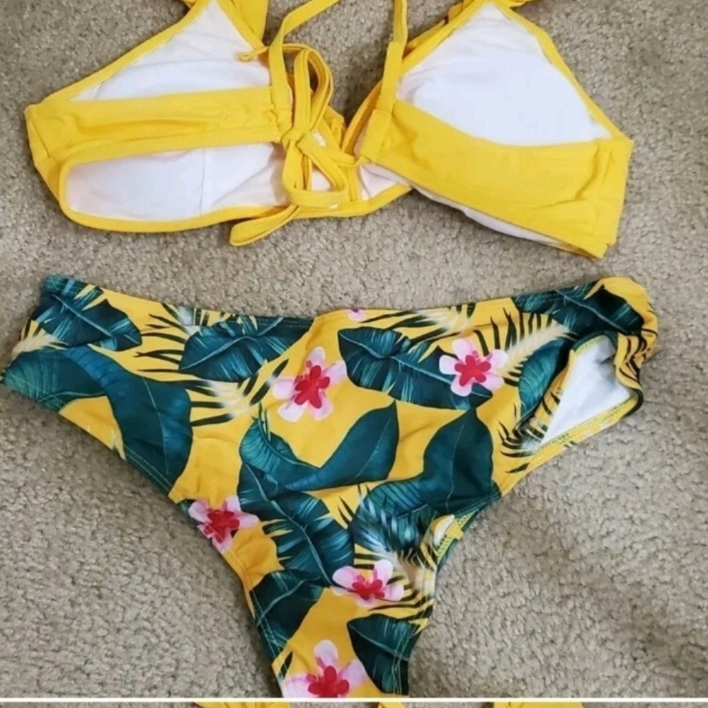 NEW Yellow Ruffle Bikini Top with Floral Bottom - Picture 11 of 12